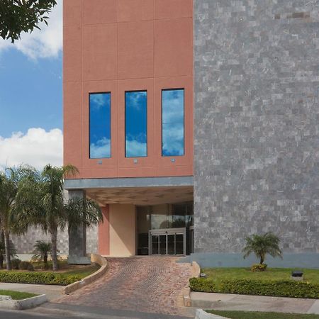 Best Western PLUS Nuevo Laredo Inn&Suites Exterior foto