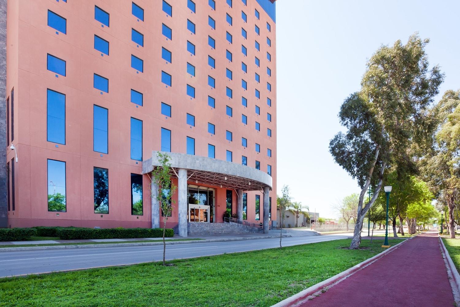 Best Western PLUS Nuevo Laredo Inn&Suites Exterior foto