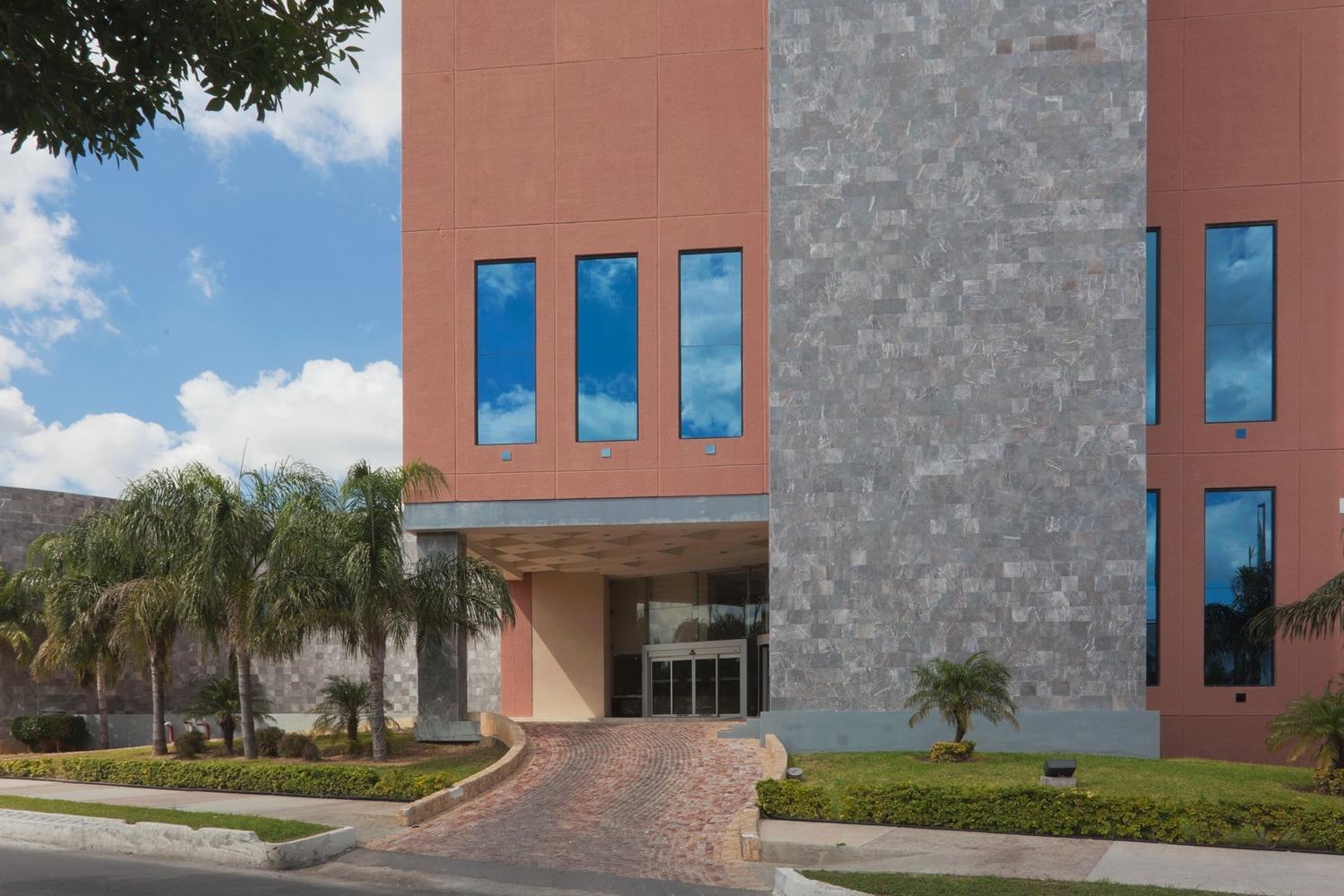 Best Western PLUS Nuevo Laredo Inn&Suites Exterior foto